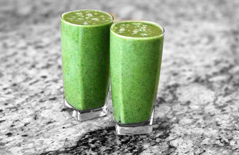 green smoothie detoxing healthy