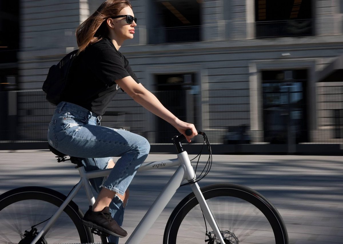 Vélo pliant ou trottinette électrique : que choisir pour la ville