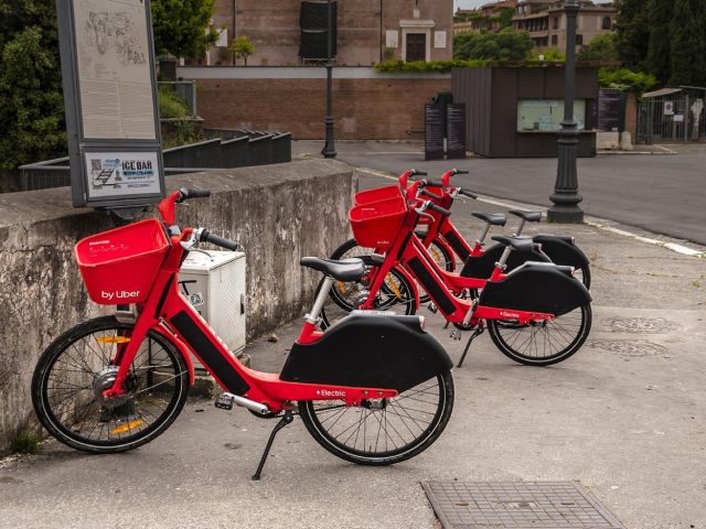 Uber ou Bolt : quel service choisir en ville