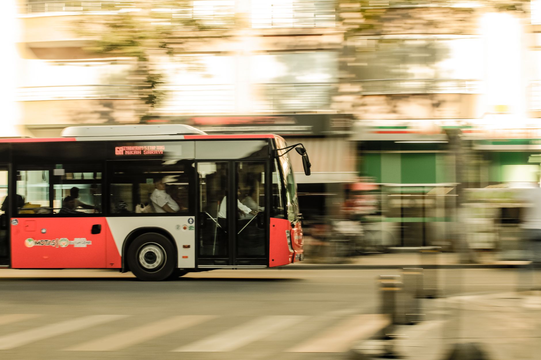 Paris : comment s'adapter à la flambée des carburants en 2026 ?