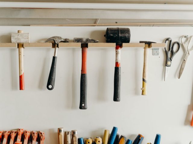 Outils indispensables pour bricoler chez soi