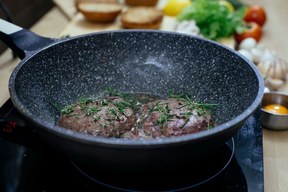 Tefal ou SEB : quelle poêle choisir ?