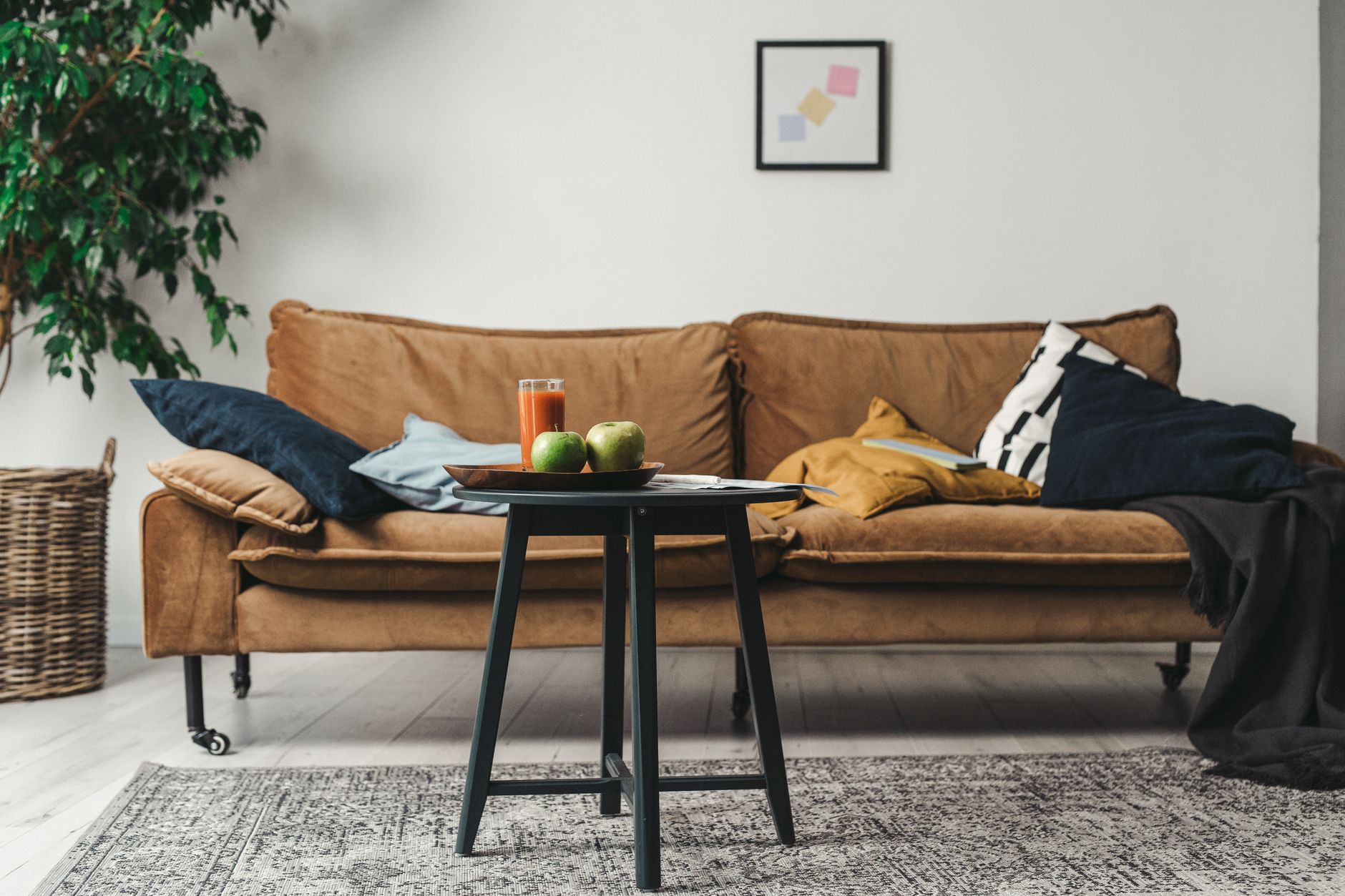 Entretien naturel d'un canapé en tissu : lire l'étiquette