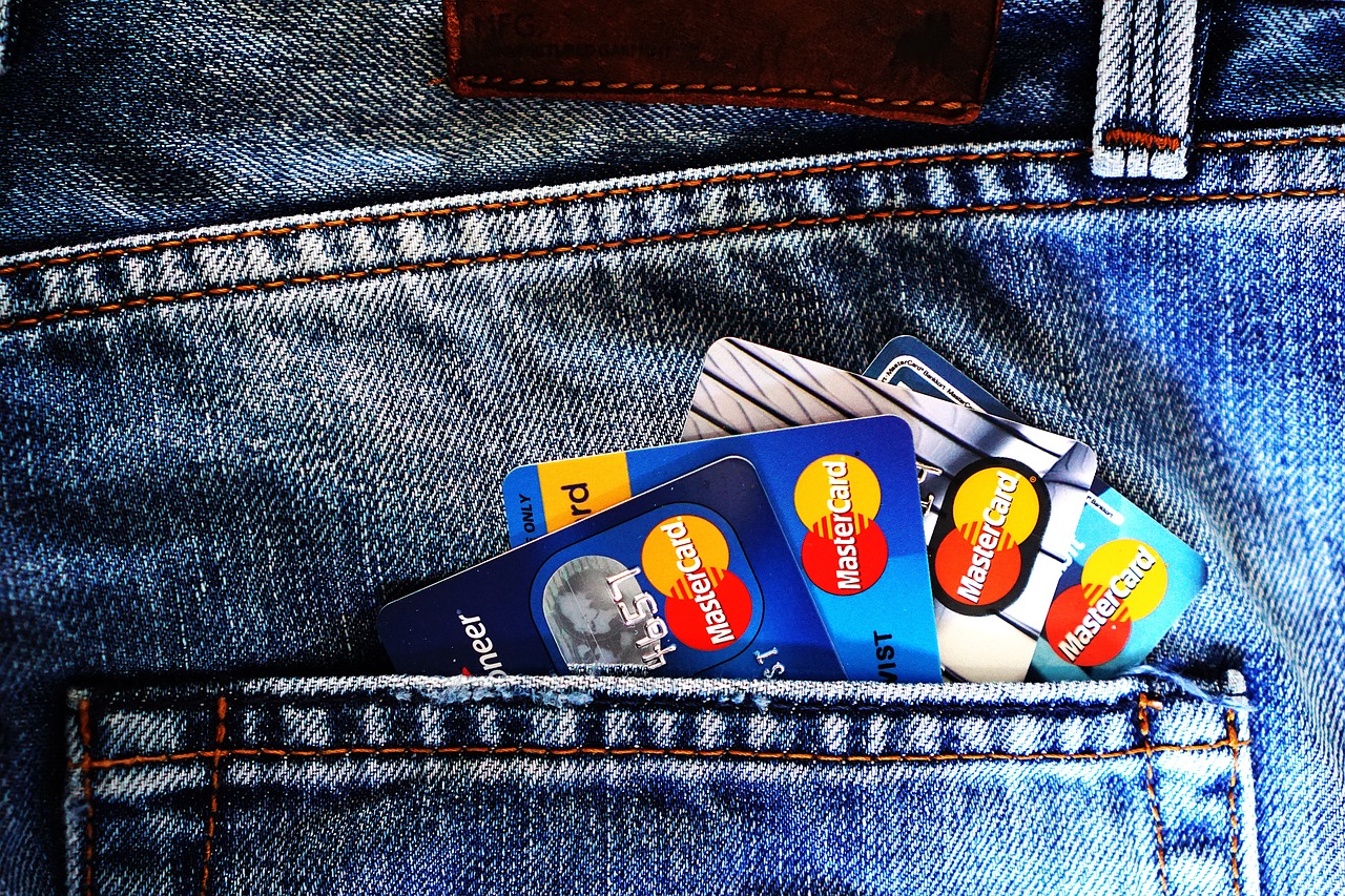 Choisir une carte bancaire pour voyager sans frais