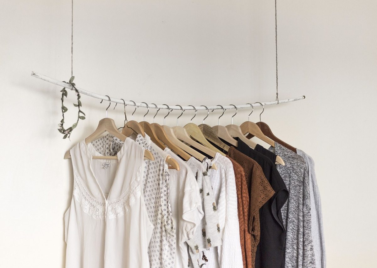 Garde-robe capsule : collection minimaliste et combinable
