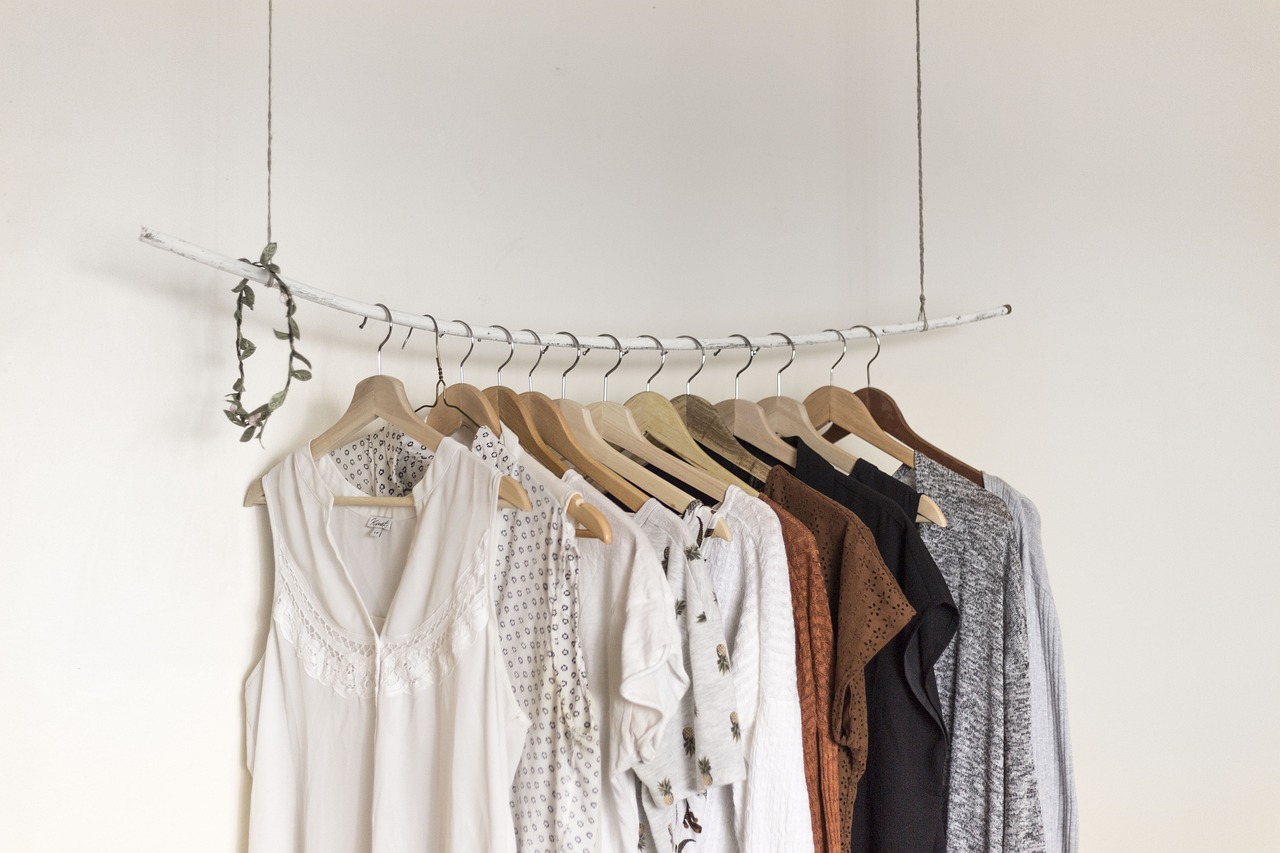Garde-robe capsule : collection minimaliste et combinable